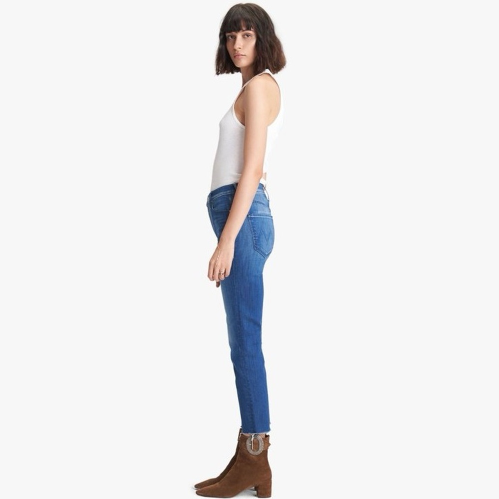 MOTHER Mid Rise Dazzler Crop Fray Jeans “Squeeze It” NWOT— 25, Signature Fit - Picture 2 of 16